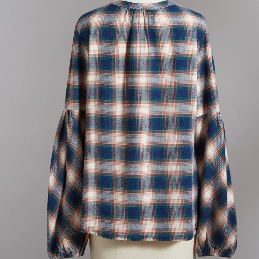 🆕🌿SUNDANCE PLAID TOP🌿 - Picture 2 of 4